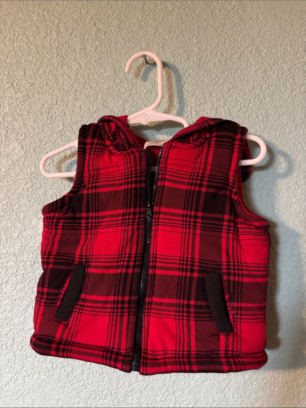 Wonderkids Baby Red and Black Plaid Puffer Vest with Hood 18 mos Good
